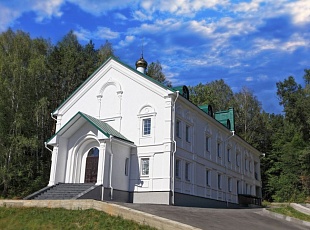 Братский корпус на подворье Преображенского монастыря на "Семи ключах" в Пензенской области